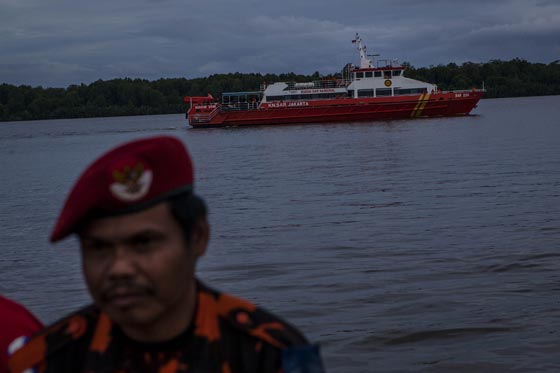 الطفلة لطفية حميد.. اولى ضحايا كارثة طيران آسيا 8501 صورة رقم 30