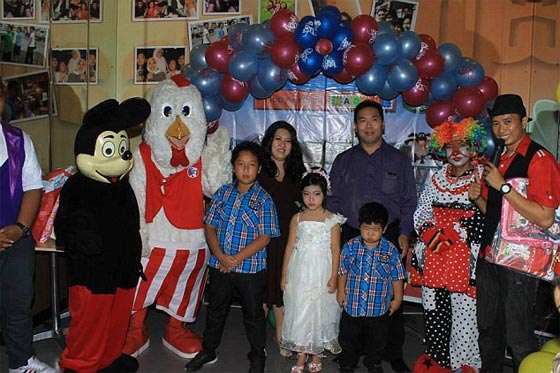 تقديم موعد رحلة طيران آسيا انقذ عائلة مؤلفة من 15 شخصا من الموت صورة رقم 5