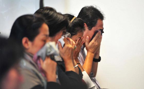 تقديم موعد رحلة طيران آسيا انقذ عائلة مؤلفة من 15 شخصا من الموت صورة رقم 9