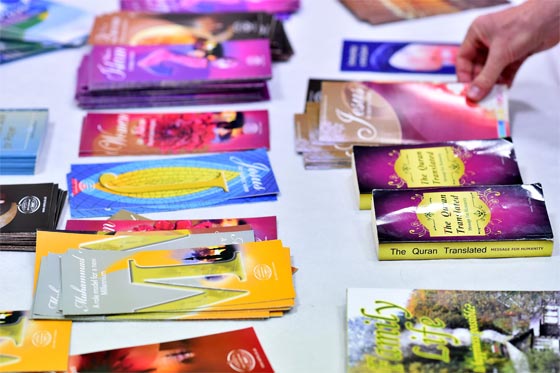  مسجد في لندن يفتح ابوابه لخلع الملابسف الناس على سماحة الاسلام  صورة رقم 12