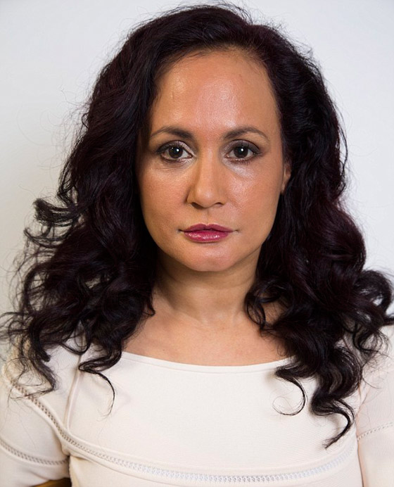 امتنعت عن الابتسامة مدة 40 عاما خوفا منذ ظهور التجاعيد صورة رقم 1