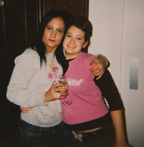 امتنعت عن الابتسامة مدة 40 عاما خوفا منذ ظهور التجاعيد صورة رقم 6