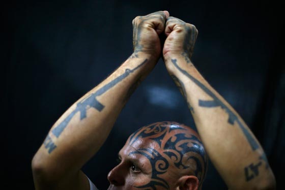 الشياطين البشرية تقيم مهرجانا خاصا في العاصمة الفنزويلية صورة رقم 3