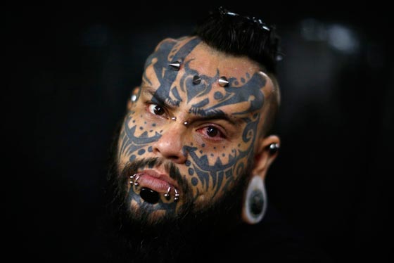 الشياطين البشرية تقيم مهرجانا خاصا في العاصمة الفنزويلية صورة رقم 8