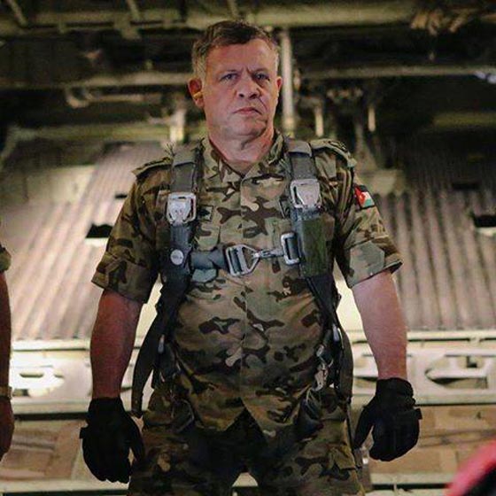 الملك عبدالله يثأر للكساسبة بقصفه مواقع داعش من طائرة   صورة رقم 1