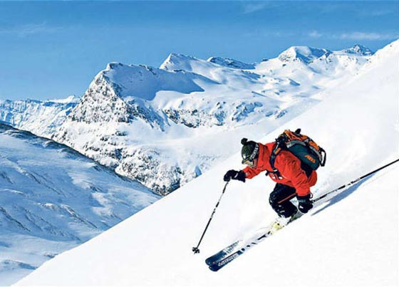 انقاذ متزلج مغامر بعد محاصرة الثلوج له مدة يومين صورة رقم 2