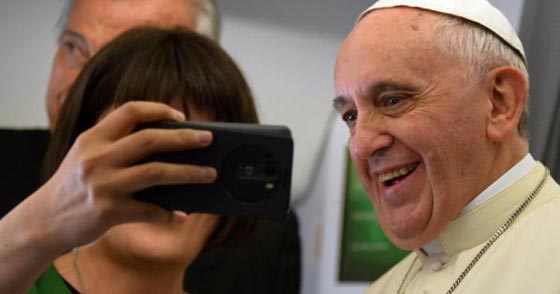  لأول مرة.. البابا يعترف لفتاة إسبانية على الإنترنت صورة رقم 4