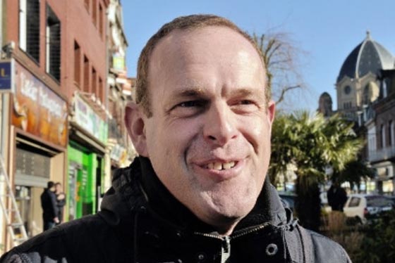 رئيس بلدية بفرنسا اراد منع السرقات فبنى جدارا في وسط الشارع صورة رقم 2