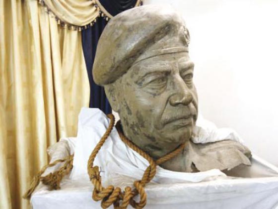 بالصور.. عائلة اسرائيلية ثرية تتقدم لشراء حبل مشنقة صدام حسين صورة رقم 2