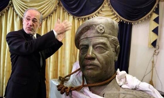 بالصور.. عائلة اسرائيلية ثرية تتقدم لشراء حبل مشنقة صدام حسين صورة رقم 3