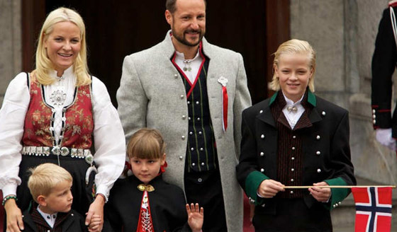 بالصور.. العائلات المالكة وولاة العهد من حول العالم صورة رقم 18