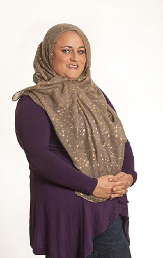 صور.. راقصة بريطانية تعتنق الاسلام والأصدقاء يصفونها بالارهابية صورة رقم 2