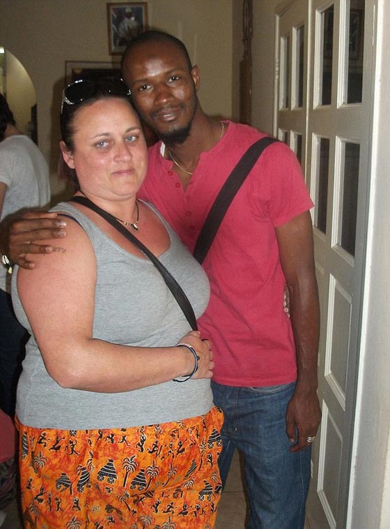 صور.. راقصة بريطانية تعتنق الاسلام والأصدقاء يصفونها بالارهابية صورة رقم 3