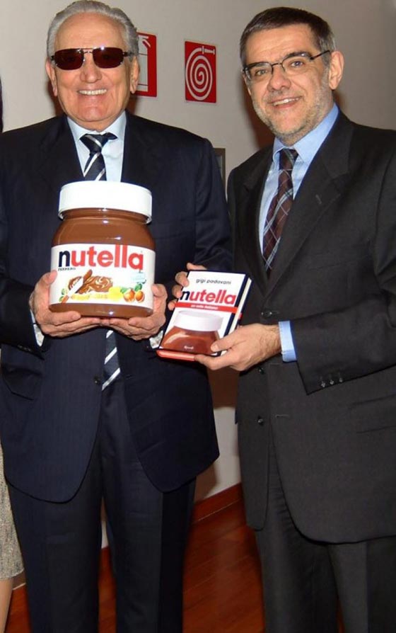 ايطاليا تودع اغني رجالها الى مثواه الاخير.. مبتكر شوكولا نوتيلا صورة رقم 2 ايطاليا تودع اغني رجالها الى مثواه الاخير.. مبتكر شوكولا نوتيلا صورة رقم 2