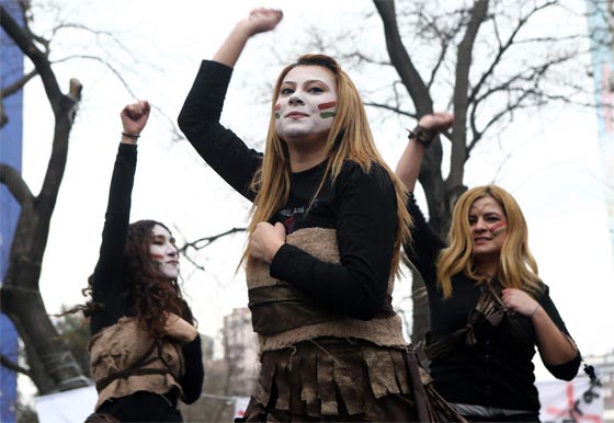 مطالبة باقالة وزير تركي بعد اغتصاب شابة وحرقها حية صورة رقم 2 مطالبة باقالة وزير تركي بعد اغتصاب شابة وحرقها حية صورة رقم 2