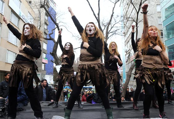 مطالبة باقالة وزير تركي بعد اغتصاب شابة وحرقها حية صورة رقم 12 مطالبة باقالة وزير تركي بعد اغتصاب شابة وحرقها حية صورة رقم 12