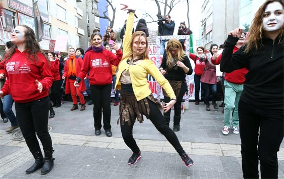 مطالبة باقالة وزير تركي بعد اغتصاب شابة وحرقها حية صورة رقم 16 مطالبة باقالة وزير تركي بعد اغتصاب شابة وحرقها حية صورة رقم 16