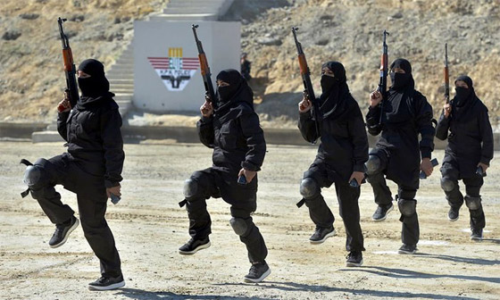 بالصور.. كوماندوز النساء في باكستان يتدربن لمكافحة الارهاب صورة رقم 4