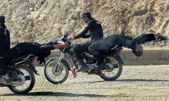 بالصور.. كوماندوز النساء في باكستان يتدربن لمكافحة الارهاب صورة رقم 7