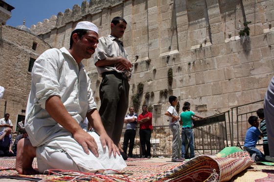 فتح وحماس تحذران نتنياهو: زيارة الحرم الابراهيمي ستشعل حربا دينية صورة رقم 3 فتح وحماس تحذران نتنياهو: زيارة الحرم الابراهيمي ستشعل حربا دينية صورة رقم 3