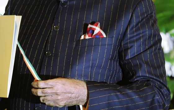 لماذا عرض رئيس الوزراء الهندي بدلته المذهبة خلال استقباله لاوباما للبيع؟ صورة رقم 14