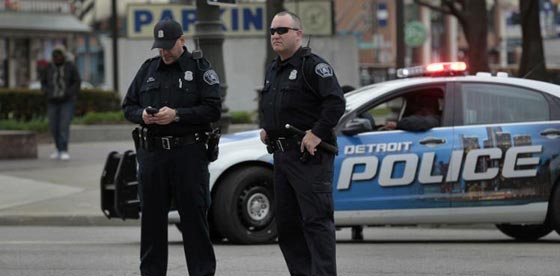 هل انتما مسلمان؟ سأل الامريكي رجلين وانهال عليهما طعنا بالسكين صورة رقم 3