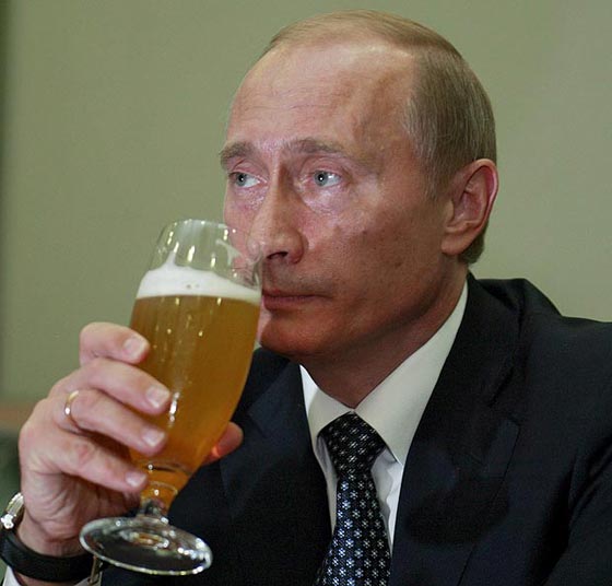 الوجه الاخر لبوتين.. كسول يستهين بزملائه ويضرب زوجته يوميا صورة رقم 15