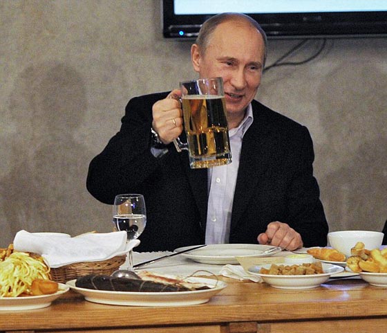 الوجه الاخر لبوتين.. كسول يستهين بزملائه ويضرب زوجته يوميا صورة رقم 4