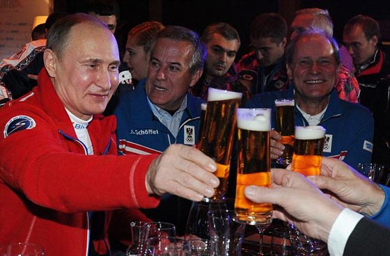 الوجه الاخر لبوتين.. كسول يستهين بزملائه ويضرب زوجته يوميا صورة رقم 6