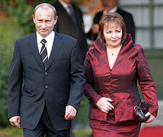 الوجه الاخر لبوتين.. كسول يستهين بزملائه ويضرب زوجته يوميا صورة رقم 12