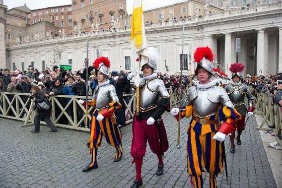 التهديدات الاسلامية ترفع مستوى الحراسة في الفاتيكان صورة رقم 3