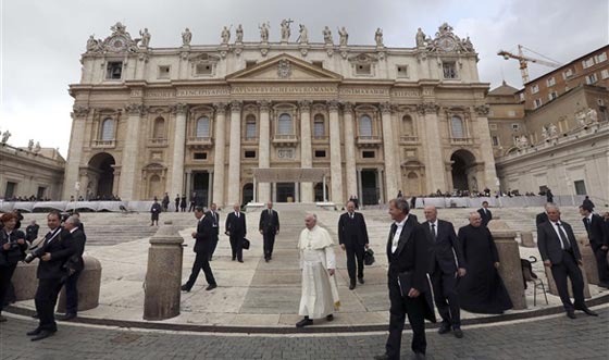 التهديدات الاسلامية ترفع مستوى الحراسة في الفاتيكان صورة رقم 4