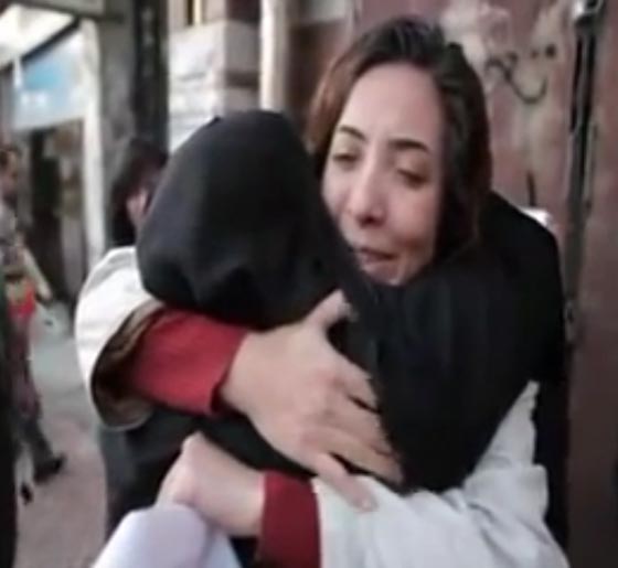 قدوة حسنة.. شاهد ما قالته هذه المسلمة المنتقبة للشباب المسيحيين صورة رقم 1