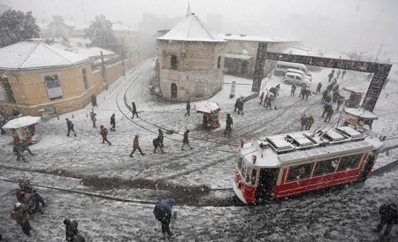 العاصفة جنى تصل ذروتها وتكسو شرق المتوسط بالأبيض صورة رقم 8
