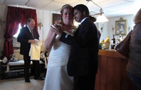 بالفيديو.. ما الذي دفع شابا سعوديا للزواج من امريكية خمسينية؟ صورة رقم 3