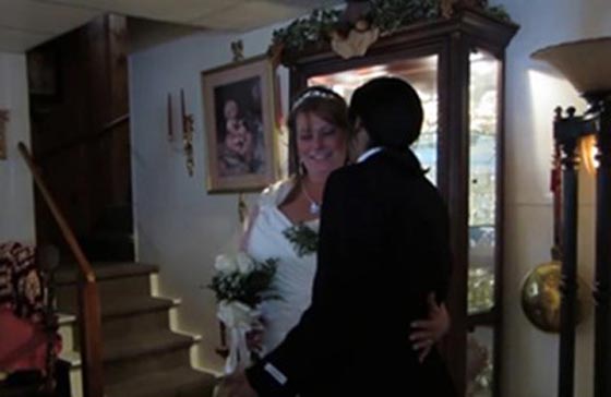 بالفيديو.. ما الذي دفع شابا سعوديا للزواج من امريكية خمسينية؟ صورة رقم 1