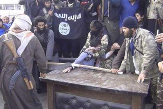 داعش يقطع ايدي 3 عراقيين استخدموا الهاتف الجوال صورة رقم 1