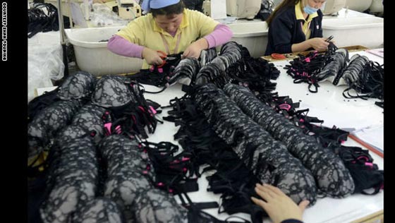 بالصور.. نظرة على الحياة التعيسة والمملة للعمال الصينيين صورة رقم 9 بالصور.. نظرة على الحياة التعيسة والمملة للعمال الصينيين صورة رقم 9