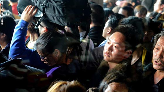 بالصور.. نظرة على الحياة التعيسة والمملة للعمال الصينيين صورة رقم 2 بالصور.. نظرة على الحياة التعيسة والمملة للعمال الصينيين صورة رقم 2