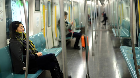 صينيات يستأجرن رجالا لتمثيل دور (بوي فريند) امام الاسرة صورة رقم 1