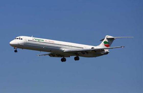  فضيحة.. اسرائيليون ينهالون على مضيفة طيران بالسب والشتائم صورة رقم 4