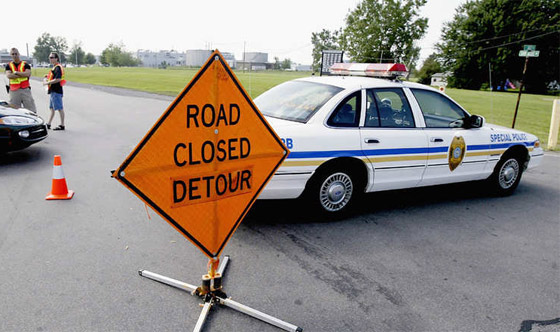 موظف امين يهزم المتفجرات.. ويحافظ على امانته لمكان عمله صورة رقم 1