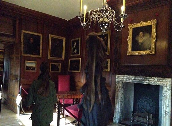 بالصور.. الاشباح تتجول في قصر هامبتون كورت بقيادة الملكة ليدي جين صورة رقم 3