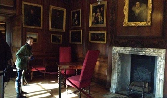 بالصور.. الاشباح تتجول في قصر هامبتون كورت بقيادة الملكة ليدي جين صورة رقم 1