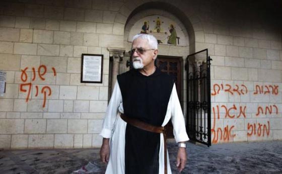 عصابة تدفيع الثمن تشعل النار في الكنيسة الارثوذكسية المقدسية صورة رقم 9