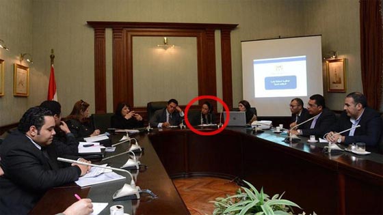 هل هي الغيرة؟ زوجة محافظ الاسكندرية ترافقه مثل ظله! صورة رقم 2