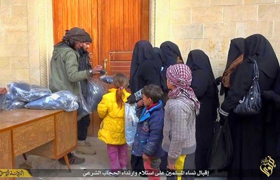 الحجاب.. هدية داعش للنساء المسلمات في العراق صورة رقم 2