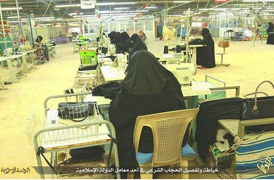 الحجاب.. هدية داعش للنساء المسلمات في العراق صورة رقم 6