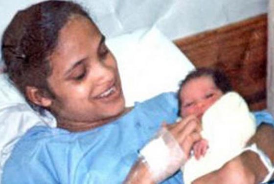 مصادفة مذهلة تجمع بين شابة واهلها بعد 17 عاما من اختطافها صورة رقم 1 مصادفة مذهلة تجمع بين شابة واهلها بعد 17 عاما من اختطافها صورة رقم 1