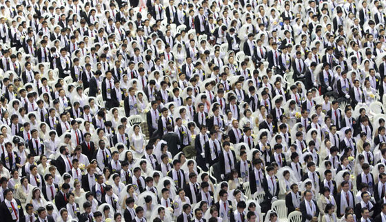 3800 عريس وعروسة في اكبر زفاف جماعي اليوم الثلاثاء صورة رقم 1